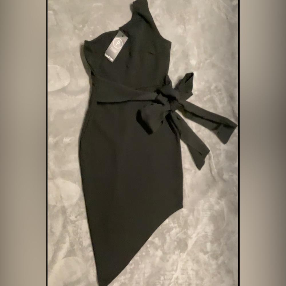 NWT boohoo black dress with tie waist detail hi- low size 4p